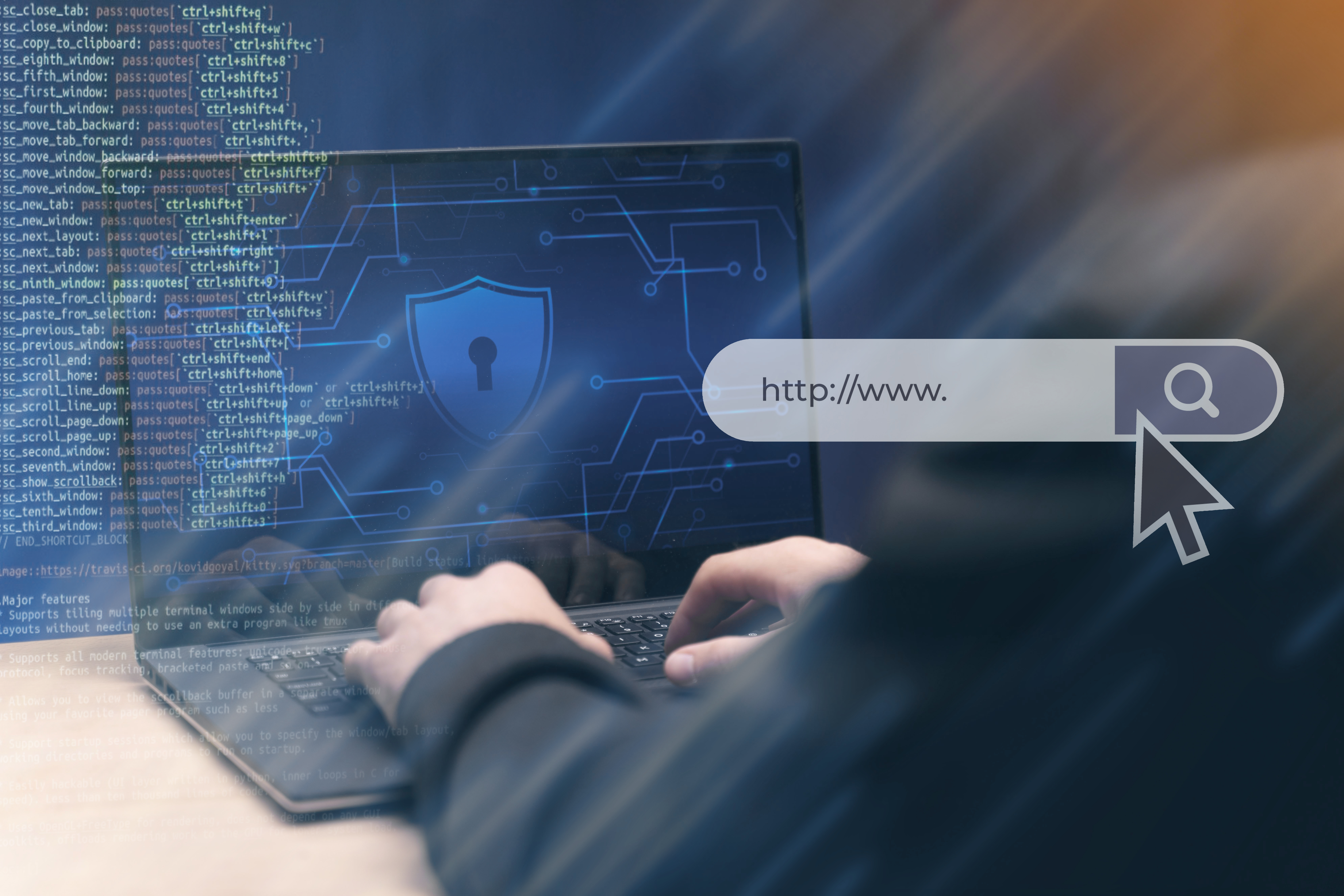 Personne utilisant un ordinateur avec sécurité numérique