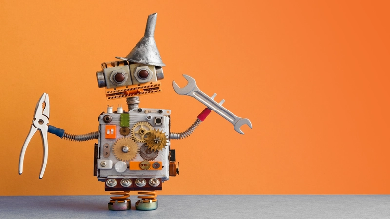 Robot bricoleur avec outils sur fond orange