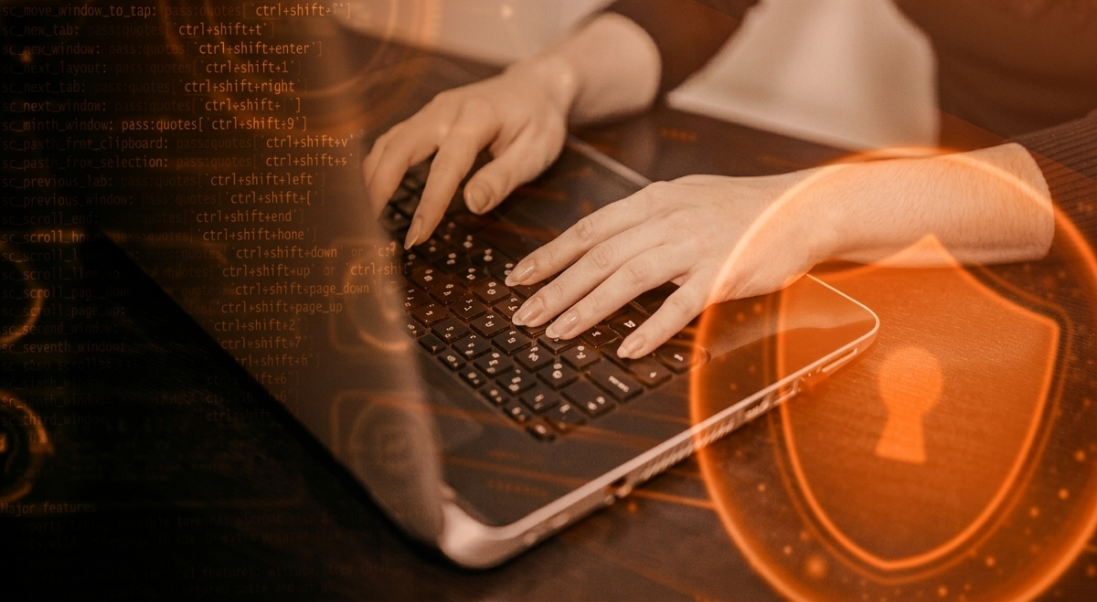 Mains tapant sur un ordinateur portable avec superpositions de cybersécurité.